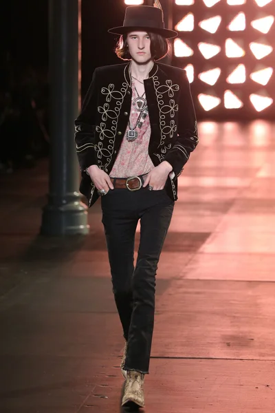 Look 8
